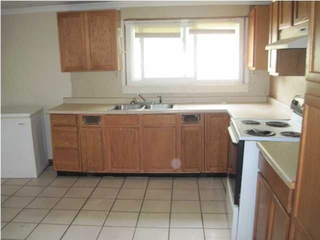 235 Tired Ln, Cross, SC 29436