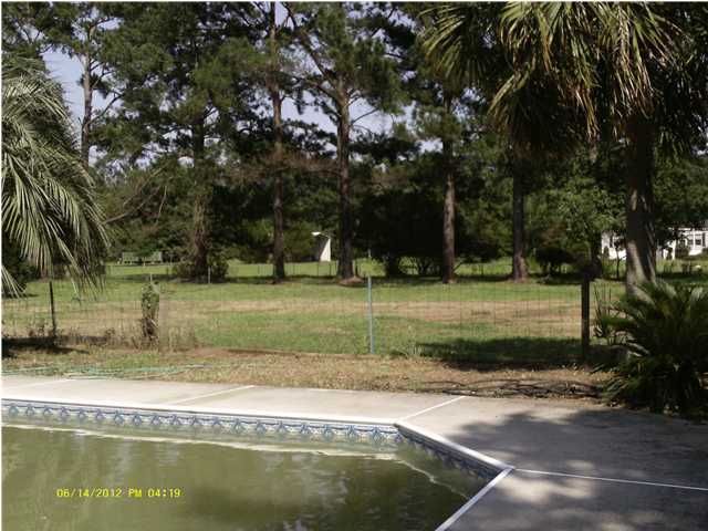 1642 Rose Dr, Summerville, SC 29483