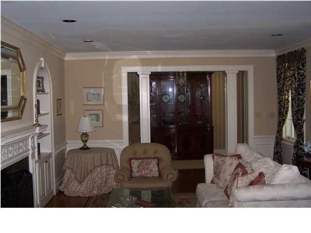 107 E Johnston St, Summerville, SC 29483