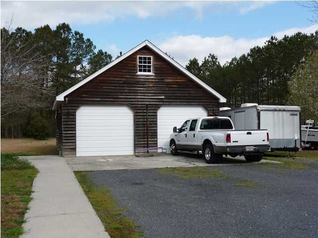 175 Candace Dr, Ridgeville, SC 29472
