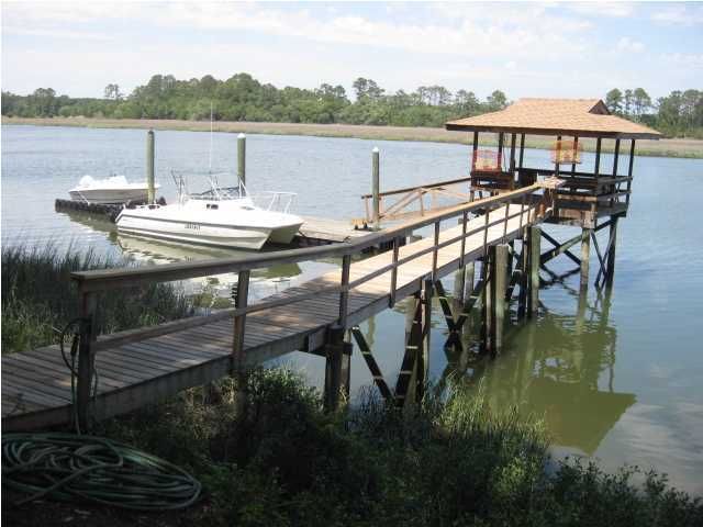 8742 Peters Point Rd, Edisto Island, SC 29438