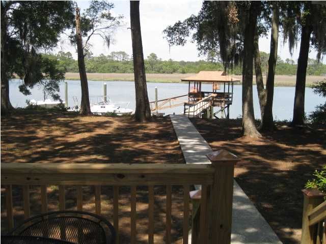 8742 Peters Point Rd, Edisto Island, SC 29438