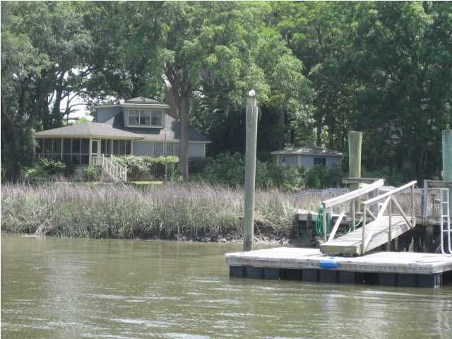 8752 Peters Point Rd, Edisto Island, SC 29438