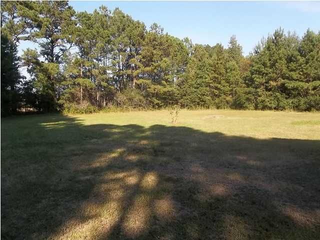 142 Graveyard Ln, Moncks Corner, SC 29461