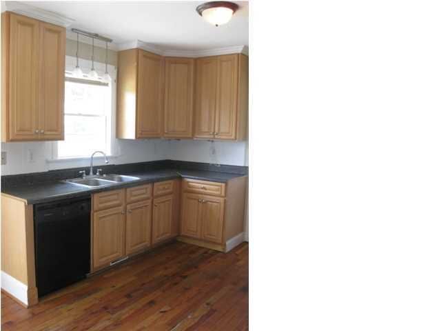 1027 Merell Ave, Bonneau, SC 29431