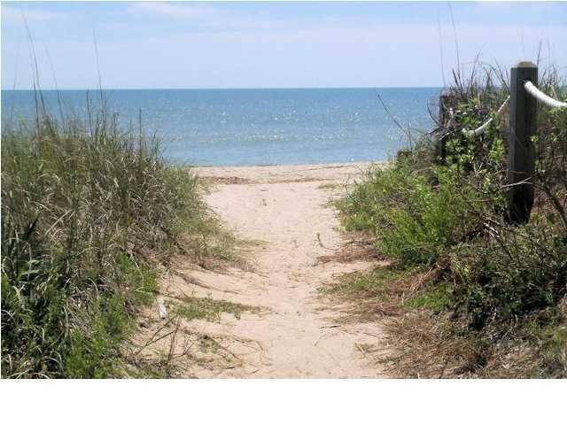711 Jungle Rd, Edisto Beach, SC 29438