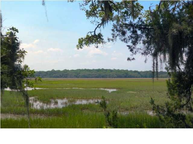 137 Jungle Rd, Edisto Beach, SC 29438