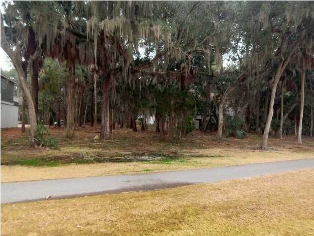 6 Gun Bluff Rd, Edisto Beach, SC 29438