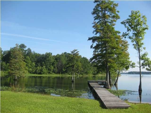 413 Lake Moultrie Dr, Bonneau, SC 29431