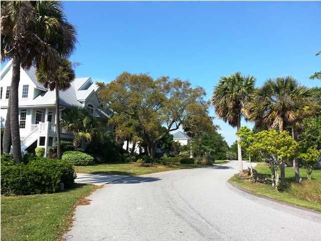 28 Little Oak Dr, Folly Beach, SC 29439