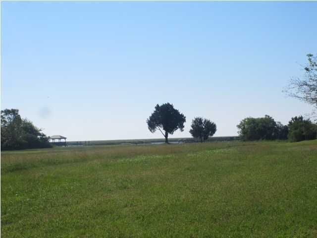 1 Lofton Ct, Mcclellanville, SC 29458