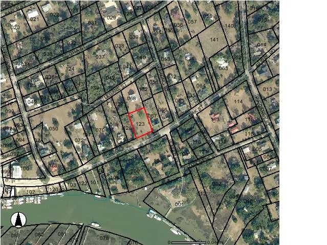 136 Oak St, Mcclellanville, SC 29458