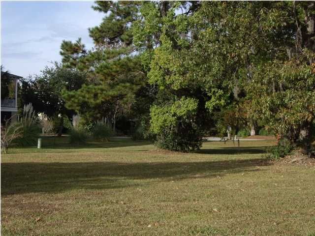 1524 Headquarters Plantation Dr, Johns Island, SC 29455