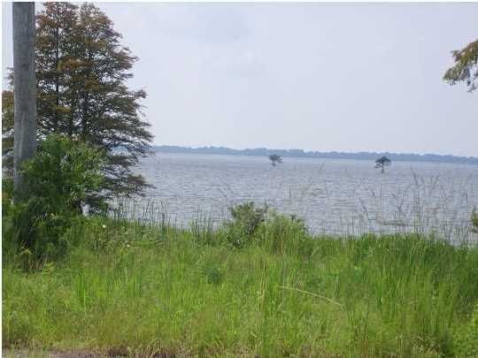 6 Pinopolis Park Dr, Moncks Corner, SC 29461
