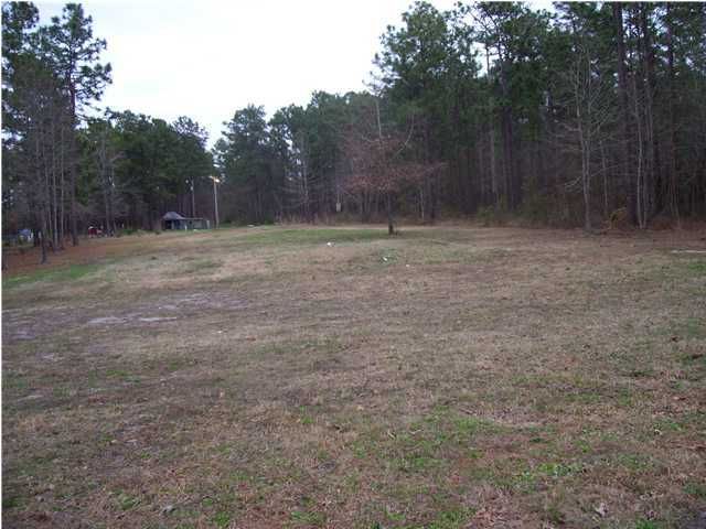 108 Pot Hole Ln, Bonneau, SC 29431