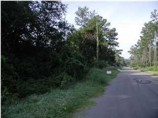 1 Graham Farm Rd, Mcclellanville, SC 29458