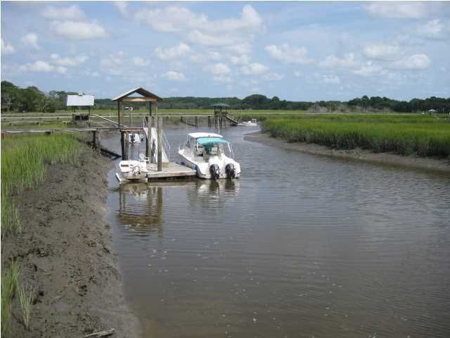 8803 Peters Point Rd, Edisto Island, SC 29438