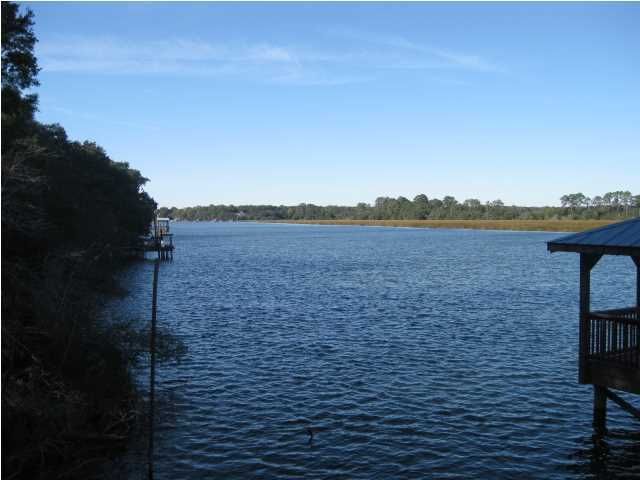 8698 Peters Point Rd, Edisto Island, SC 29438