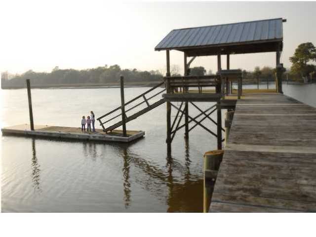 6 Westphal Dr, Johns Island, SC 29455