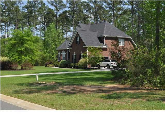 27 Briar Bend Rd, Ridgeville, SC 29472