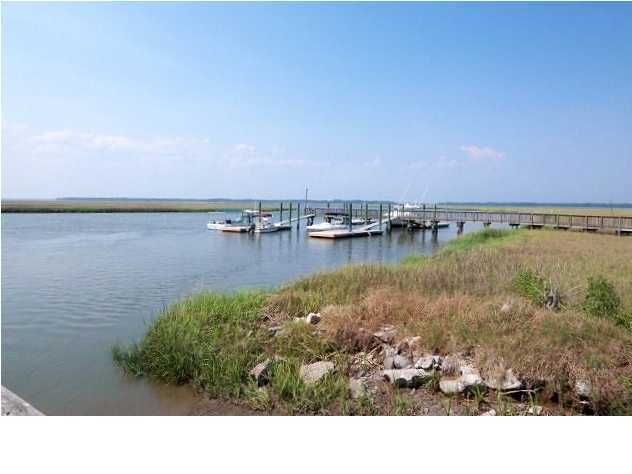 6 Wharf Ferry Rd, Edisto Island, SC 29438