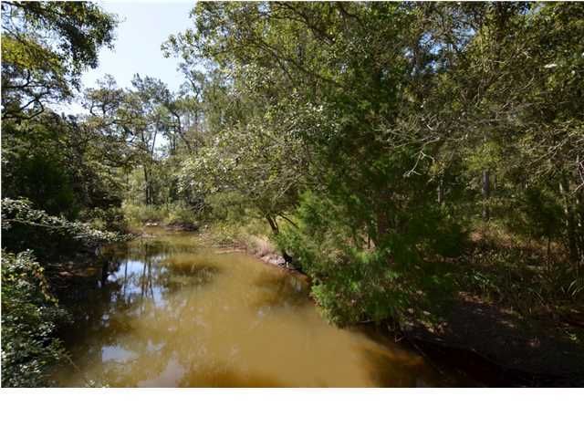 1061 Pinckney St, Mcclellanville, SC 29458