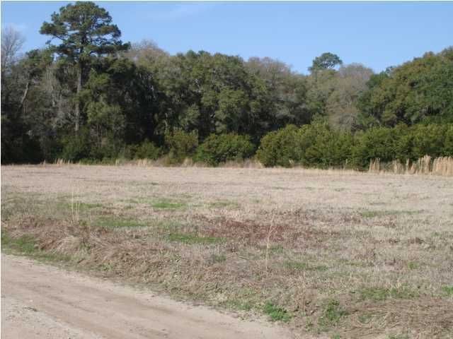 945 Walwood Rd, Edisto Island, SC 29438