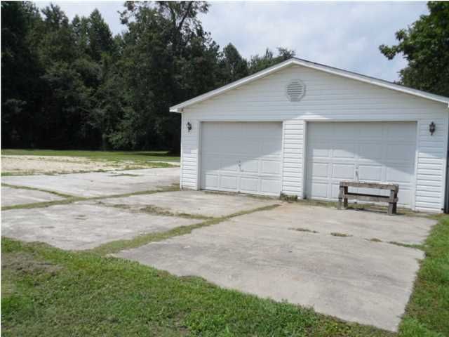 742 Nancys Pl, Ridgeville, SC 29472