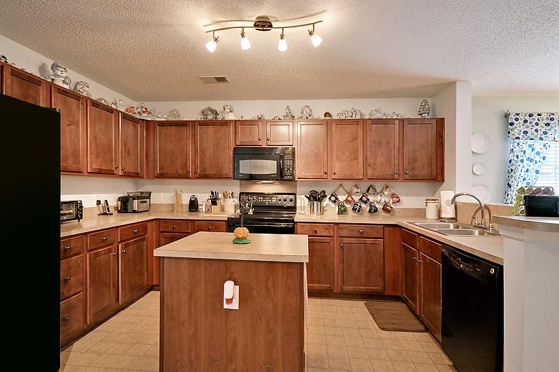 400 Pennyroyal Ct, Summerville, SC 29483