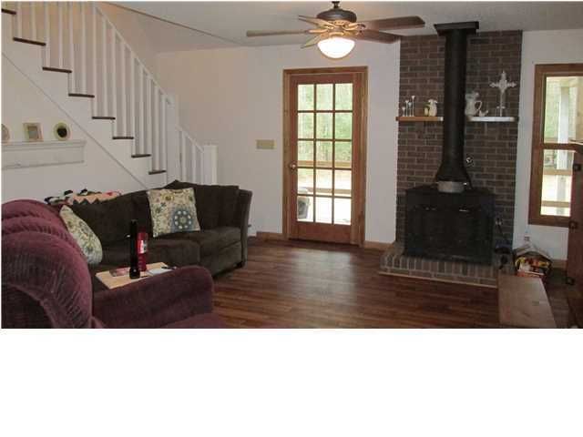 110 Deloris Ln, Bonneau, SC 29431