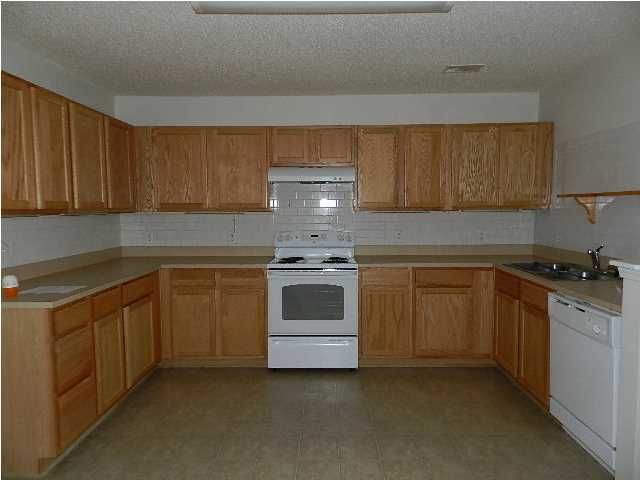 1134 Moss Grove Dr, Moncks Corner, SC 29461