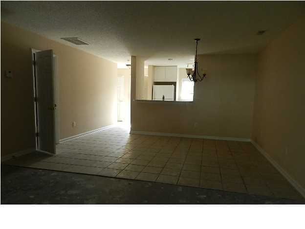 402 Sandlewood Dr, Summerville, SC 29483