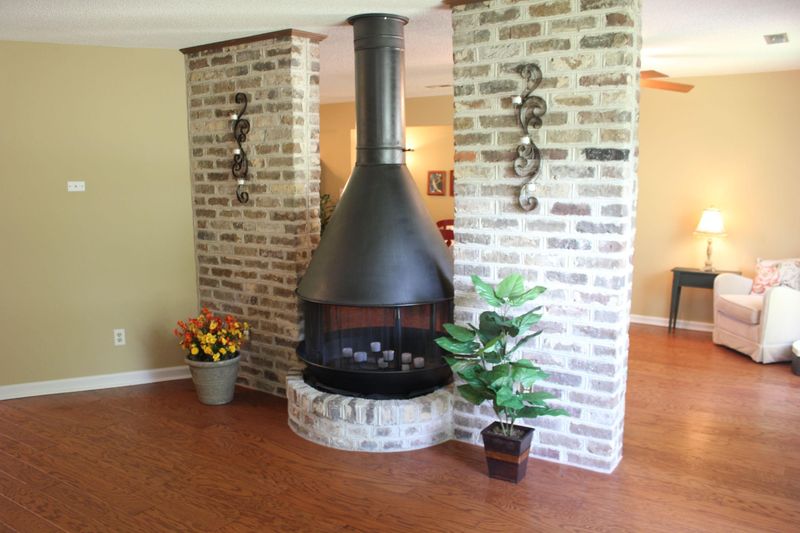 827 Farnham Rd, Charleston, SC 29412