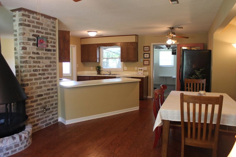 827 Farnham Rd, Charleston, SC 29412