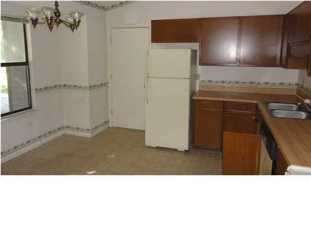 154 Robert Dr, Ladson, SC 29456