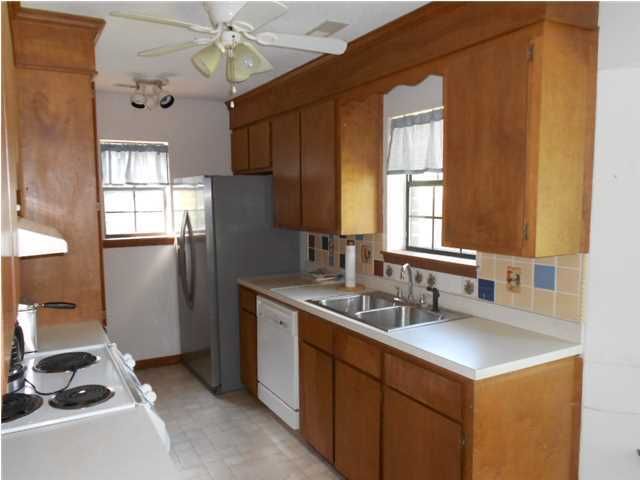 11 Westside Dr, Charleston, SC 29412