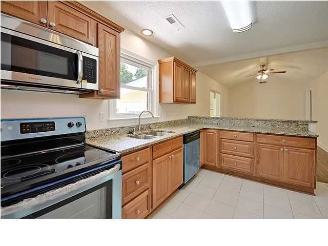 8458 Delhi Rd, North Charleston, SC 29406