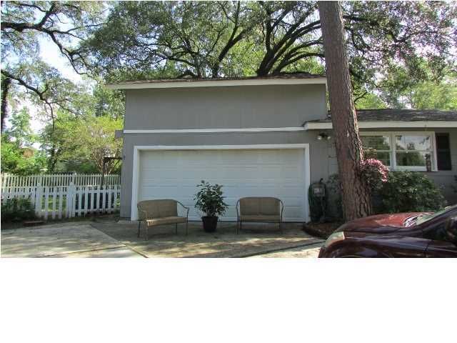 5944 Willard Dr, Hanahan, SC 29410