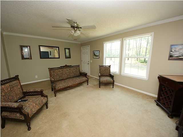 294 Magnolia St, Bonneau, SC 29431