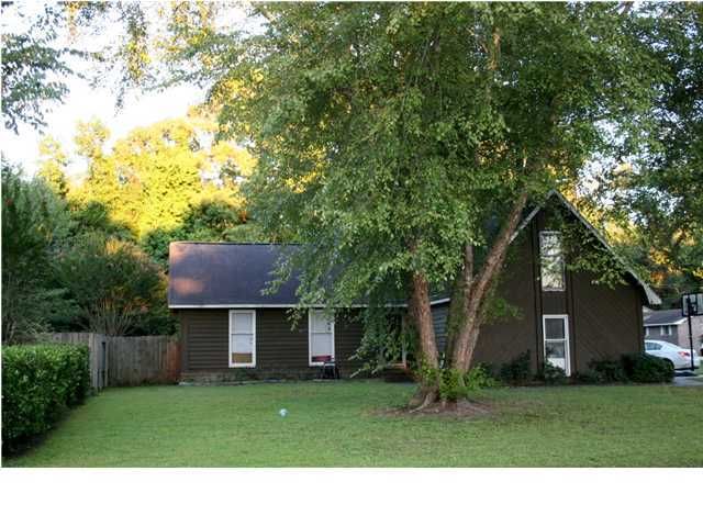 704 Banner Rd, Charleston, SC 29414