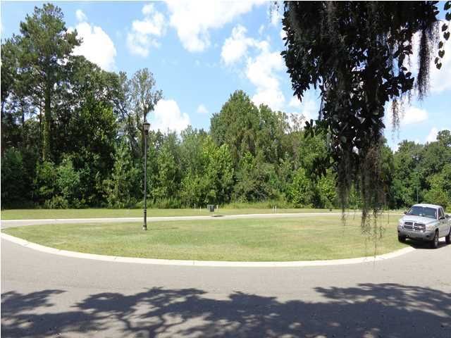 4 Hyde Park Village Ln, North Charleston, SC 29405