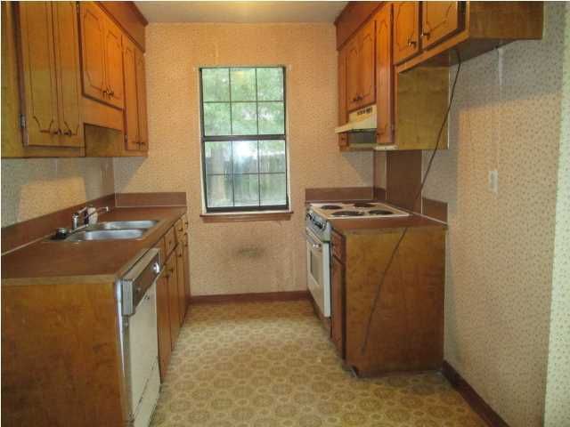 7611 Corley Dr, North Charleston, SC 29418