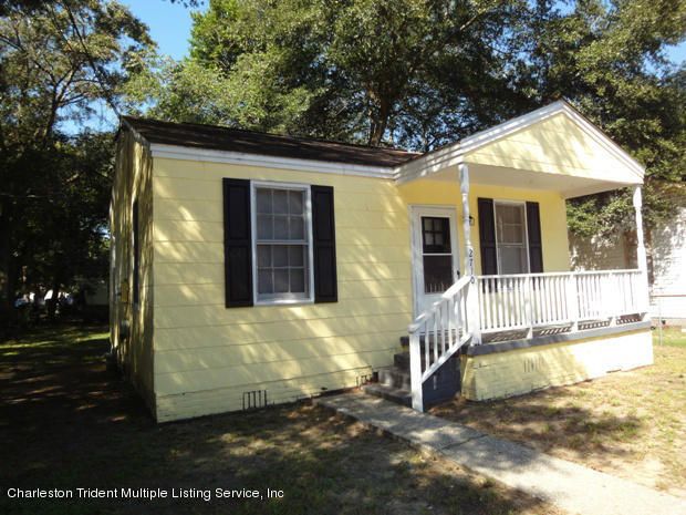 2710 E Surrey Dr, North Charleston, SC 29405