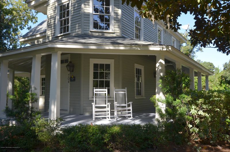 704 Pinckney St, Mcclellanville, SC 29458