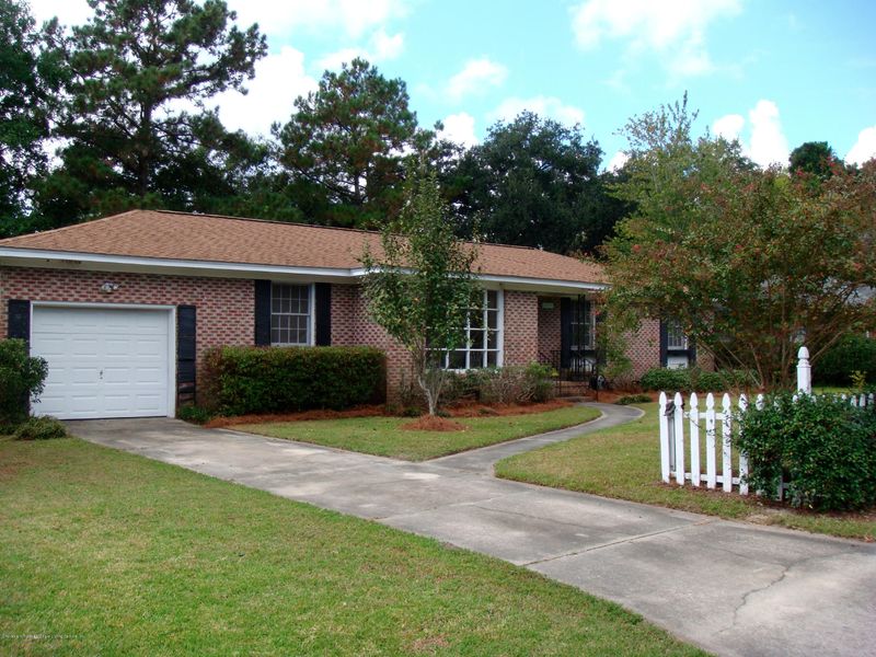 335 Susan Dr, Charleston, SC 29407