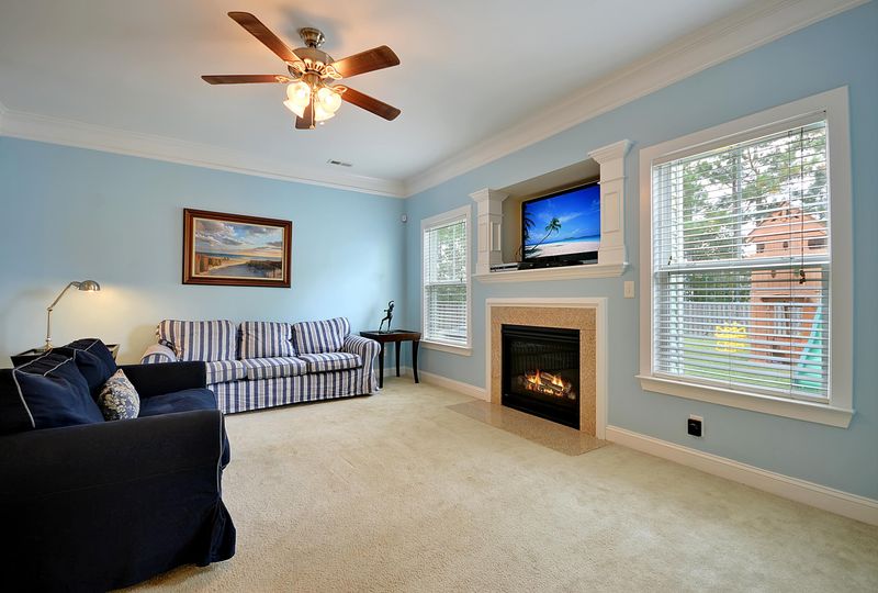 7454 Northgate Dr, Hanahan, SC 29410
