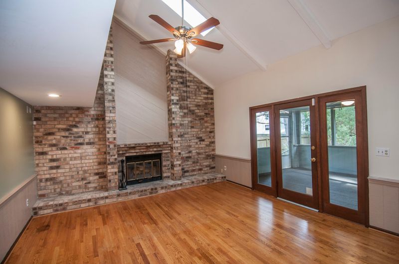 1925 Ashley Hall Rd, Charleston, SC 29407