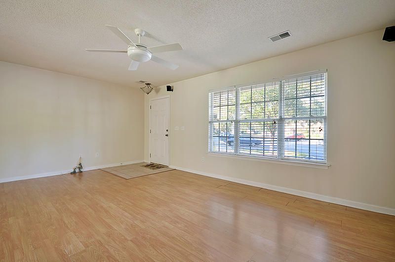 8122 Shadow Oak Dr, North Charleston, SC 29406