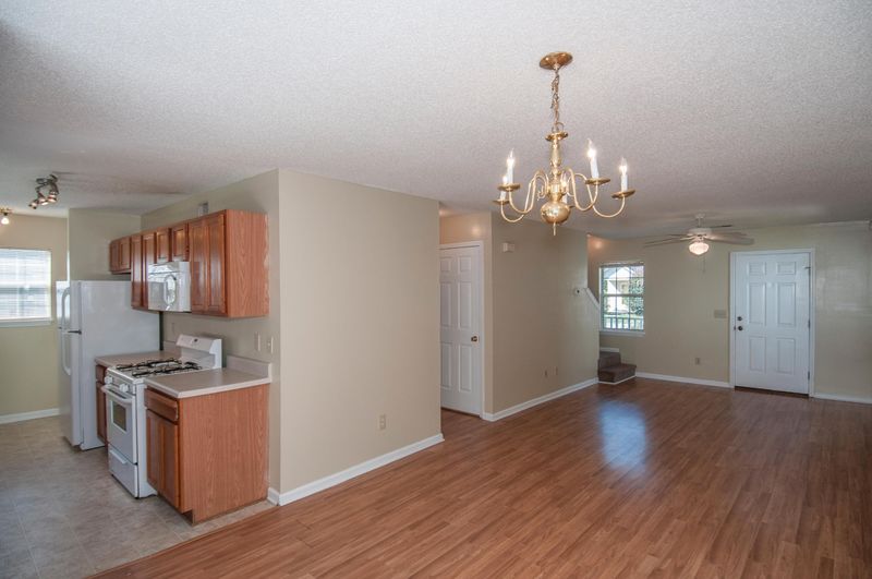 18 Woodleaf Ct, Charleston, SC 29407