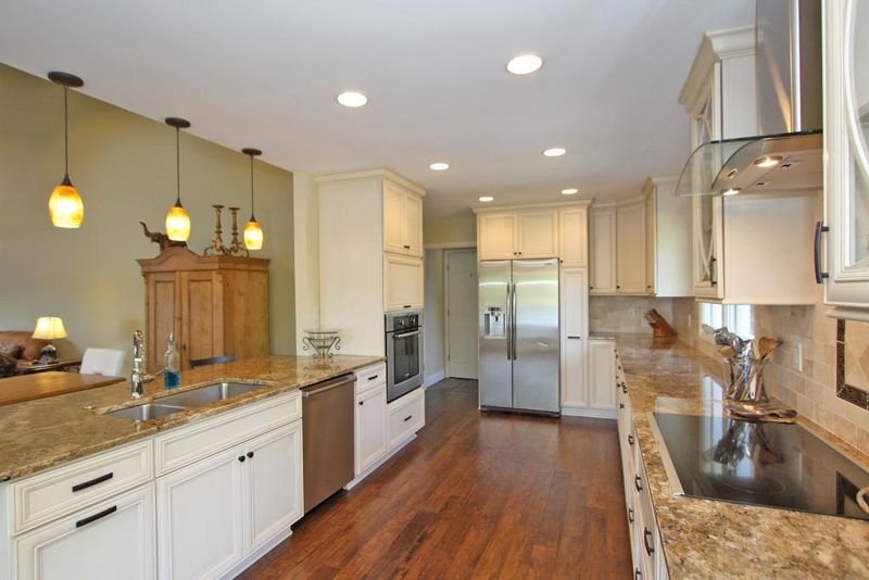 1676 Seignious Dr, Charleston, SC 29407